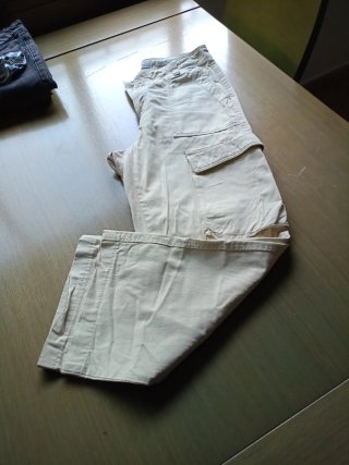 Pantalones cargo Bershka beige talla 36