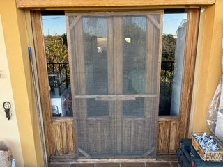 Puerta balconera de madera