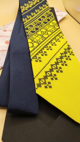 Cravatta ricamata Folk mart nuova