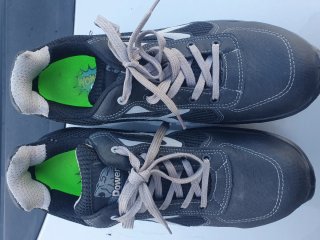Zapatos de seguridad Diadora negros y grises