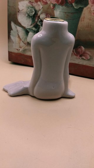 Portacandele donna seduta rosa oro