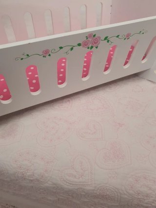 Cuna de juguete de madera