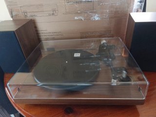 Tocadiscos con altavoces