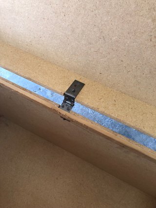 Baúl de madera con ruedas