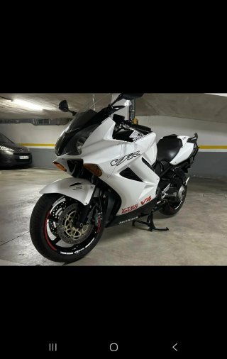 Honda VFR 800 Blanca