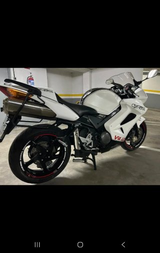 Honda VFR 800 Blanca