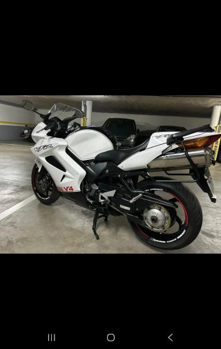 Honda VFR 800 Blanca