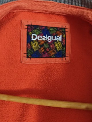 Chaqueta Desigual naranja con estampado