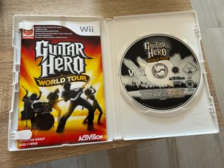 Nintendo Wii + 8 juegos + Guitarra