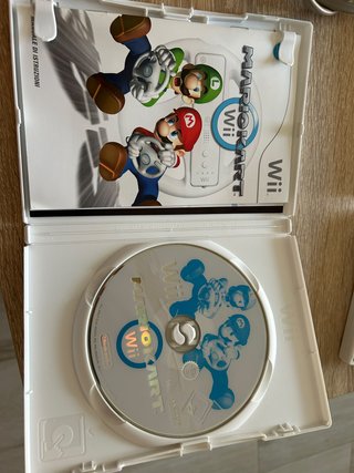 Nintendo Wii + 8 juegos + Guitarra