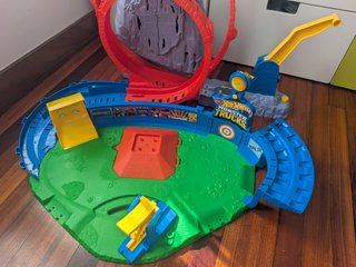 Hot Wheels Monster Trucks Volcán de arena T-Rex