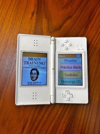 Nintendo DS Lite Blanca + Cargador + Juego