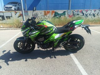Kawasaki Z800 Naked Verde y Negra