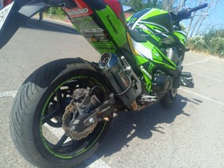 Kawasaki Z800 Naked Verde y Negra