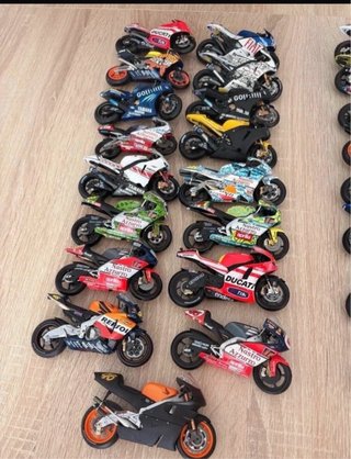 Colección 34 motos 1:18 Altaya Rossi
