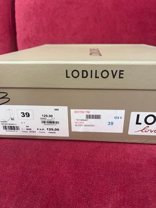 Botines Lodi Love negros clásicos de tacón 39