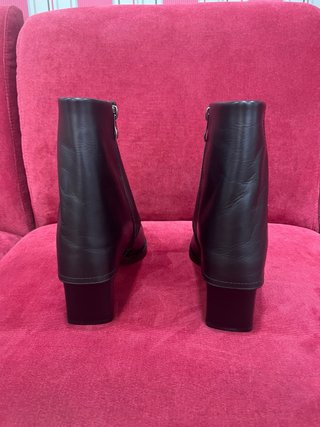 Botines Lodi Love negros clásicos de tacón 39