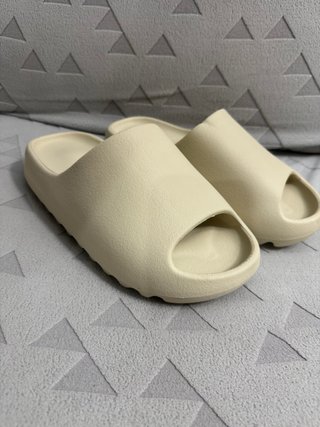 Yeezy Slide Beige