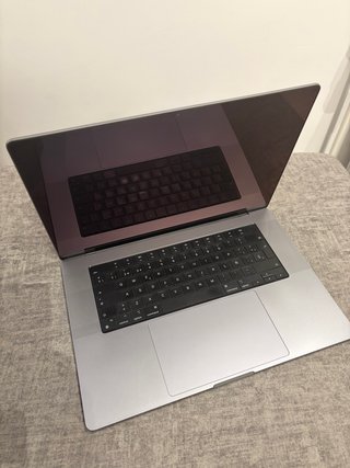 MacBook Pro 16” con chip M1 Pro – 16 GB RAM / 512G