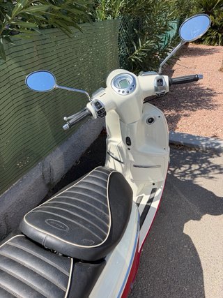 Peugeot Django 125cc Roja y Blanca