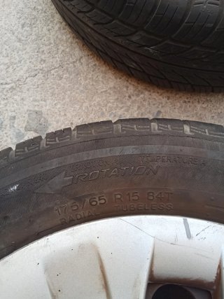 4 Ruedas 175/65 R15 84T (110€ LAS CUATRO)