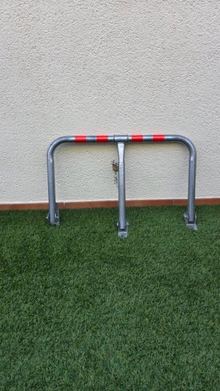 Valla plaza garaje, bolardo
