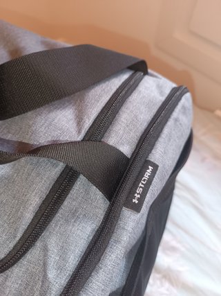Bolsa deportiva Under Armour 58L gris