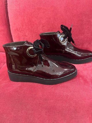 Botines Dibia burdeos de charol con cordones 38