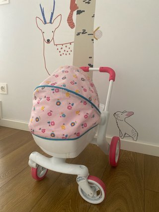 Carrito de muñecas rosa con capazo