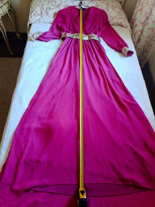 Vestido fiesta largo rosa con labrado dorados