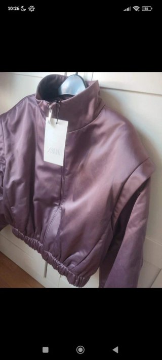 Chaqueta bomber retro hombreras morada