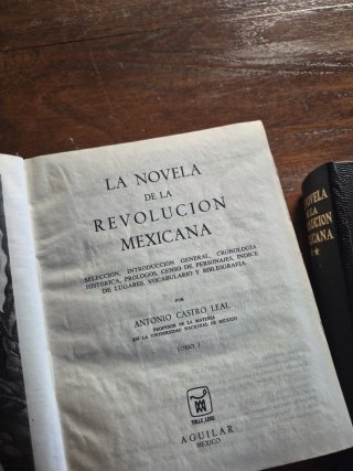 2 libros  LA MOVELA DE  LA REVOLUCIÓN mexicana