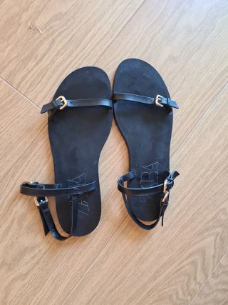 Sandalias planas negras Zara