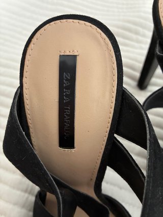 Zapatos de tacón Zara negros
