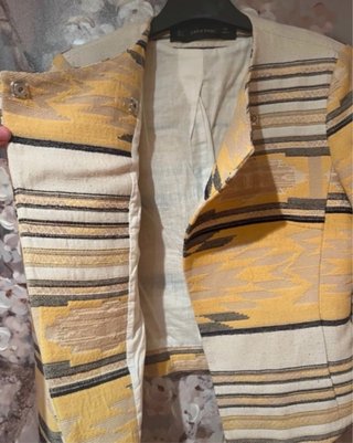 Chaqueta Zara Estampada Corta
