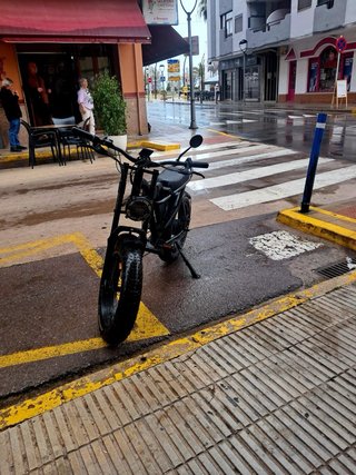 Bicicleta Eléctrica Negra - 75 km