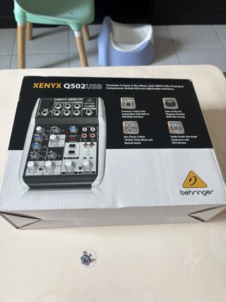 Mesa de mezclas Behringer Xenyx Q502USB