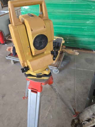 Trípode Topográfico Profesional