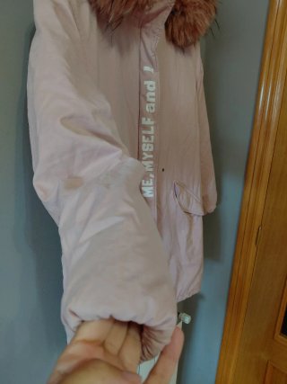 Abrigo rosa acolchado con capucha