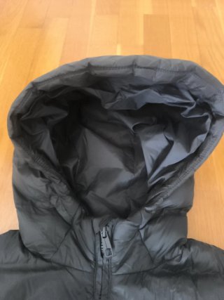 Chaleco acolchado con capucha negro