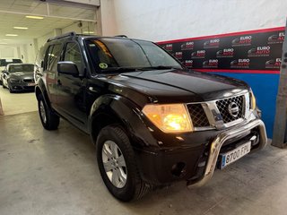 Nissan Pathfinder 2.5 dci SE