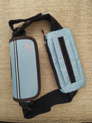 Riñonera porta botella Mizuno