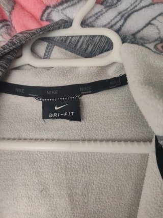 Sudadera Nike gris y negra Talla XS