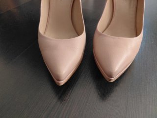 Zapatos de tacón rosa nude