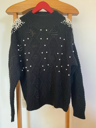 Camisola preta com pérolas