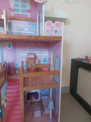 Casita de muñecas rosa de madera