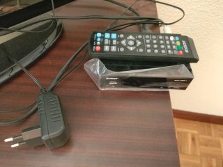 Televisión OKI 26 pulgadas y adaptador