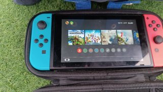 Nintendo Switch Azul y Rojo