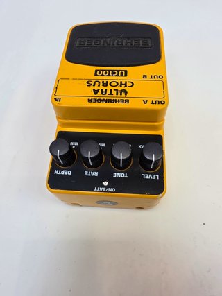 Equipamiento Pedal Behringer Uc100