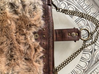 Bolso corto pelo marrón y beige